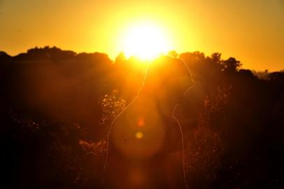  Sol no Outono. Caxias do Sul amanhece com sol maravilhoso. Clima.