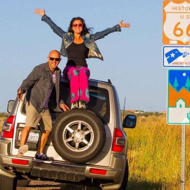 Os gaúchos Luciano Ferreira e Caína Giordani venderam tudo para se jogar em uma viagem de carro pelas Américas, no projeto Por la Carretera.