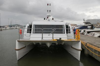  FLORIANÓPOLIS, SC, BRASIL 12/03/2018.ESPORTE: Catamarã, passeio de barco para testar trajeto marítimo  de transporte coletivo.