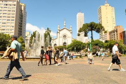 Cia Rústica propõe intervenção na Praça Dante Alighieri