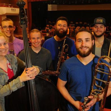  CAXIAS DO SUL, RS, BRASIL 12/03/2018Grupos de Câmara da Orquestra Sinfônica da Universidade do Norte do Iowa, nos Estados Unidos, ensaiam no UCS Teatro para uma série de apresentações em Caxias do Sul com a Orquestra Sinfônica da Universidade de Caxias do Sul (Osucs).Na foto, os integrantes do Jazz Combo, atração desta terça (13/3), no Mississippi Delta Blues Bar. (Felipe Nyland/Agência RBS)