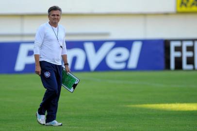  CAXIAS DO SUL, RS, BRASIL 09/03/2018Time do SER Caxias treina no estádio Centenário em Caxias do Sul para enfrentar o Cruzeiro fora de casa pela 12ª rodada do Gauchão. Na foto: O técnico Luiz Carlos Winck. (Felipe Nyland/Agência RBS)