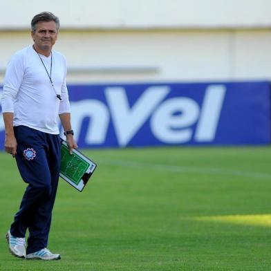  CAXIAS DO SUL, RS, BRASIL 09/03/2018Time do SER Caxias treina no estádio Centenário em Caxias do Sul para enfrentar o Cruzeiro fora de casa pela 12ª rodada do Gauchão. Na foto: O técnico Luiz Carlos Winck. (Felipe Nyland/Agência RBS)