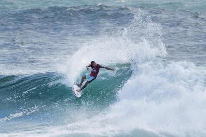 O surfista brasileiro Filipe Toledo durante bateria em Gold Coast, na Austrália, na primeira etapa do Circuito Mundial de surfe.