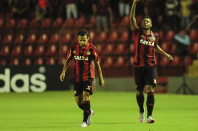 SPORT X INTERNACIONALPE - BRASILEIRÃO/SPORT X INTERNACIONAL - ESPORTES - André, do Sport, comemora após marcar gol durante  partida contra o Internacional, válida   pela décima rodada do Campeonato Brasileiro 2015, no estádio Ilha do Retiro, no Recife  (PE), nesta quarta-feira (01).   01/07/2015 - Foto: PEU RICARDO/ESTADÃO CONTEÚDOEditoria: ESPORTESLocal: RECIFEIndexador: PEU RICARDOFonte: ESTADÃ¿O CONTEÃ¿DOFotógrafo: ESTADÃO CONTEÚDO