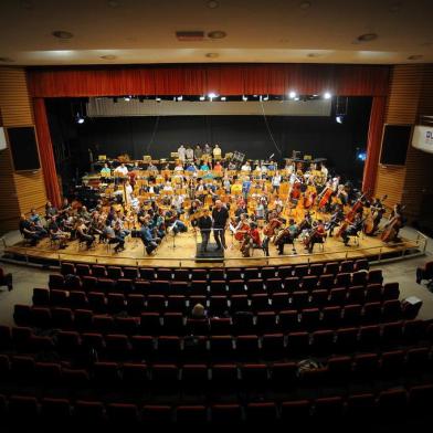  CAXIAS DO SUL, RS, BRASIL 12/03/2018Ensaio da orquestra da Universidade do Norte de Iowa e a da orquestra da UCS que farão apresentação juntos. (Felipe Nyland/Agência RBS)