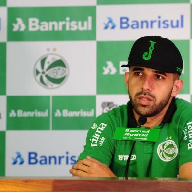  CAXIAS DO SUL, RS, BRASIL, 16/10/2017. Coletiva do volante Lucas. A delegação com os jogadores do Juventude viajou para Goiás, onde disputa a próxima partida da Série B do Campeonato Brasileiro. (Diogo Sallaberry/Agência RBS)