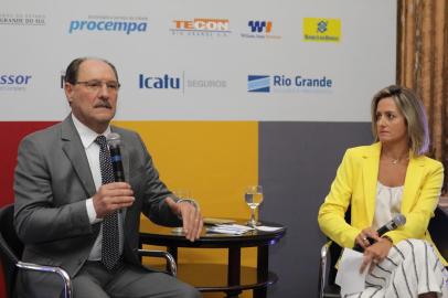 Governador José ivo Sartori anuncia no tradicional encontro Tá Na Mesa, da Federasul, que concessões de rodovias saem do papel ainda em 2018. Na foto, Simone Leite, presidente da Federasul.