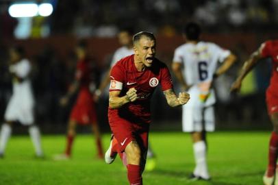  CIANORTE, PR, BRASIL - 14/03/2018 - Cianorte enfrenta o Inter pela terceira fase da Copa do Brasil. No lance, Patrick e DAlessandro. (Ricardo Duarte/SC Internacional)Indexador: RICARDO DUARTE                  