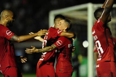  CIANORTE, PR, BRASIL - 14/03/2018 - Cianorte enfrenta o Inter pela terceira fase da Copa do Brasil. No lance, Patrick e D'Alessandro. (Ricardo Duarte/SC Internacional)Indexador: RICARDO DUARTE                  