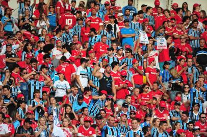  PORTO ALEGRE, RS, BRASIL, 01-03-2015 - Campeonato Gaúcho 2015 - 8ª Rodada,  Internacional x Grêmio no Estádio Beira-Rio.(Foto:Diego Vara/Agência RBS)Torcida mista