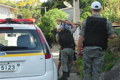  BENTO GONÇALVES, RS, BRASIL (15/03/2018) Segurança Pública em bento Gonçalves. Reportagem ouve Polícia Civil e Brigada Militar acerca dos índices de homícidio. Brigada Militar e presidente de bairro mostra áreas de tráfico de drogas. (Roni Rigon/Pioneiro).