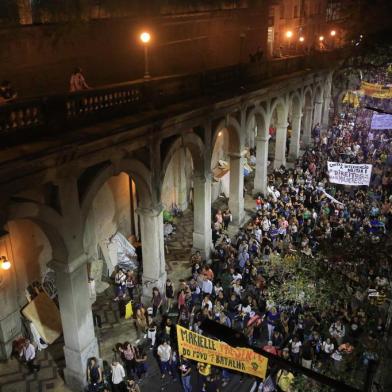  PORTO ALEGRE, RS, BRASIL, 15/03/2018- Manifestação pela Marielle, vereadora do PSOL assassinada no RJ. Ocorre na Esquina Democrática(FOTOGRAFO: ANSELMO CUNHA / AGENCIA RBS)