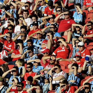  PORTO ALEGRE, RS, BRASIL - 22-11-2015 Inter e Grêmio se enfrentam neste domingo no Estádio Beira-Rio. Partida válida pela 36ª rodada do Brasileirão. Gre-Nal 408 (FOTO: MATEUS BRUXEL /AGÊNCIA RBS)