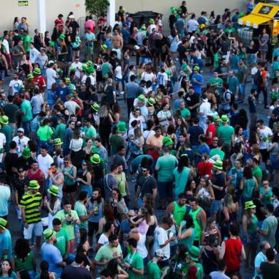  PORTO ALEGRE, RS, BRASIL, 17/03/2018  : St. Patricks Day em Porto Alegre - Shopping Total / Padre Chagas. (Omar Freitas/Agência RBS)