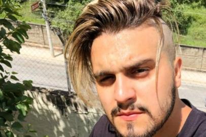  Luan Santana diz que está sofrendo bullying por causa do cabelo