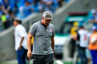  PORTO ALEGRE, RS, BRASIL, 18.03.2018. Inter e Grêmio disputam Gre-Nal 414 no estádio Arena e válido pela semifinal do Campeonato Gaúcho 2018.Na foto: técnico colorado Odair Hellmann.