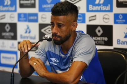  PORTO ALEGRE, RS, BRASIL, 19/03/2018- Coletiva do Grêmio que ocorreu na tarde desta segunda feira. Léo Moura. (FOTOGRAFO: ROBINSON ESTRÁSULAS / AGENCIA RBS)