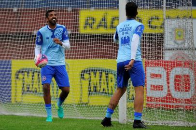  CAXIAS DO SUL, RS, BRASIL 19/03/2018Time do SER Caxias treina no estádio Centenário antes de enfrentar o Avenida pelas quartas de final do Gauchão 2018. Na foto o zagueiro Thiago Sales. (Felipe Nyland/Agência RBS)