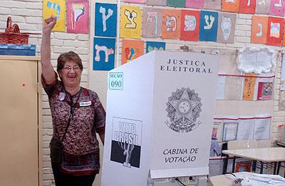 o voto pelo RS - Eleições 2006 - Governo do Estado - 29/10/2006  - Jussara Cony, vice de Olívio Dutra, vota em Porto Alegre. 