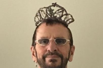 Ringo Starr recebe condecoração de cavaleiro