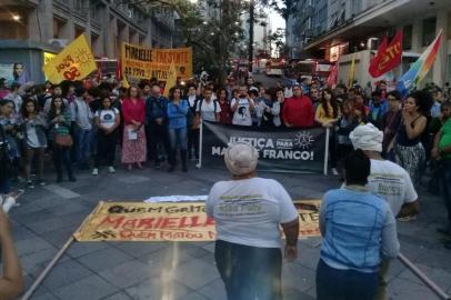  PORTO ALEGRE, RS, BRASIL, 20/03/2018- Protesto pedindo justiça pela morte de vereadora Marielle. Ocorre na Esquina Democrática.