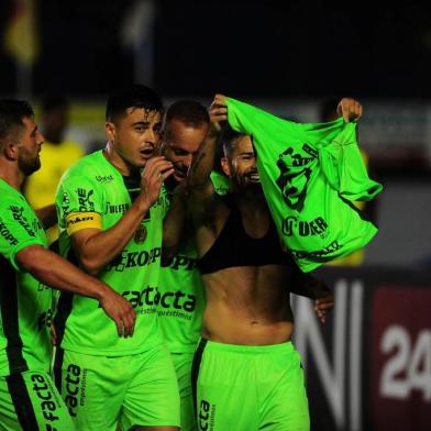  CAXIAS DO SUL, RS, BRASIL 20/03/2018. SER Caxias x Avenida, jogo da volta das quartas de final do Campeonato Gaúcho (Gauchão 2018), realizado no estádio Centenário. (Porthus Junior/Agência RBS)