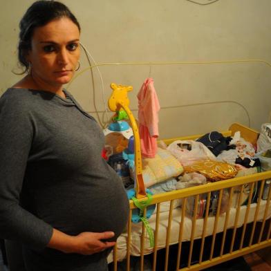  CAXIAS DO SUL, RS, BRASIL 20/03/2018Vivian Caberlon, gestante de quase 8 meses que está sem pré-natal porque a médica que atendia na UBS Esplanada deixou a unidade. (Felipe Nyland/Agência RBS)