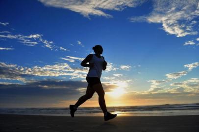 Corrida na praia - Atividade Física - Versar