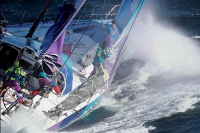 A equipe da brasileira Martine Grael, o time AkzoNobel disputa a Volvo Ocean Race 2017/2018.