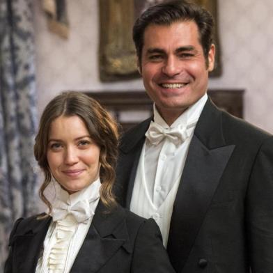 orgulho e paixão,   Elisabeta (Nathalia Dill) e Darcy (Thiago Lacerda)