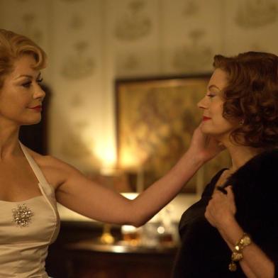 FEUD: Bette and Joan  -- And the Winner is...(The Oscars of 1963) -- Installment 1, Episode 5 (Airs Sunday, April 2, 10:00 p.m. e/p) --Pictured: (l-r) Catherine Zeta-Jones as Olivia de Havilland, Susan Sarandon as Bette Davis. CR: Suzanne Tenner/FX 