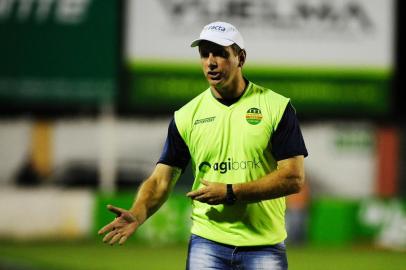  VERANÓPOLIS, RS, BRASIL, 18/03/2018. Veranópolis x São José, em partida de ida das quartas de finais do Gauchão 2018, no estádio Antonio David Farina. (Diogo Sallaberry/Agência RBS)