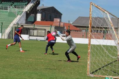 Fabiano Heves, goleiro do Avenida, ex-Inter