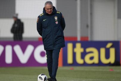 Treino da Seleção no CT do Spartak Moscou. Tite, Cléber Xavier e Edu Gaspar.