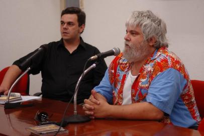 *** Cynthia Vanzella - Rock ***Aula inaugural do curso de Formação de Produtores e Músicos de Rock da Unisinos. O produtor Carlos Eduardo Miranda, com o músico e coordenador do curso Frank Jorge, palestrou para alunos e público em geral.