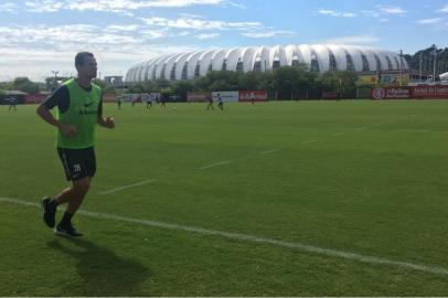 Damião correndo em treino do Inter