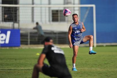  PORTO ALEGRE, RS, BRASIL 23/03/2018 - Treino do Grêmio que ocorreu na tarde desta sexta feira. Na foto- Arthur   (FOTOGRAFO:ISADORA NEUMANN / AGENCIA RBS)