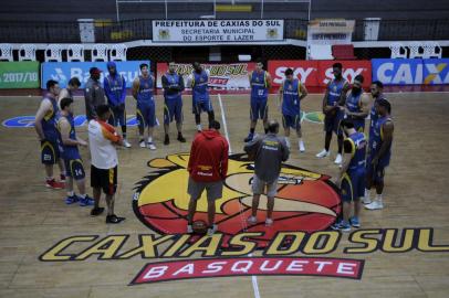  CAXIAS DO SUL, RS, BRASIL, 22/03/2018 - A equipe do Caxias Banrisul Basquete treina para as duas últimas rodadas do NBB 10. (Marcelo Casagrande/Agência RBS)