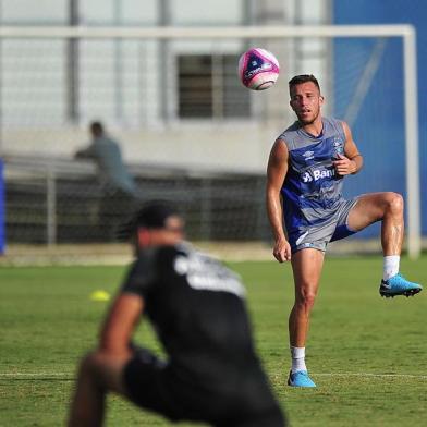  PORTO ALEGRE, RS, BRASIL 23/03/2018 - Treino do Grêmio que ocorreu na tarde desta sexta feira. Na foto- Arthur   (FOTOGRAFO:ISADORA NEUMANN / AGENCIA RBS)