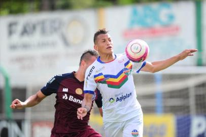  VERANÓPOLIS, RS, BRASIL, 22/12/2017. Veranópolis x Caxias, jogo amistoso em preparação ao Campeonato Gaúcho 2018, realizado no estádio Antônio David Farina. (Porthus Junior/Agência RBS)