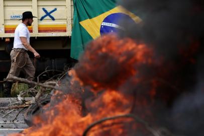  PASSO FUNDO, RS, BRASIL, 23/03/2018 - Ex-presidente Lula visita Passo Fundo. Fotos tiradas na RS 324. (FOTOGRAFO: CARLOS MACEDO / AGENCIA RBS)