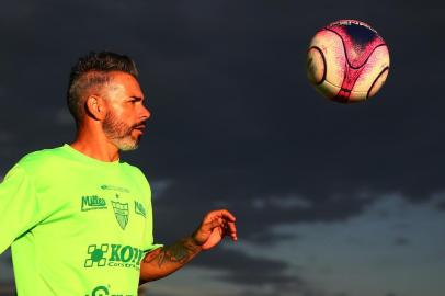  SANTA CRUZ DO SUL, RS, BRASIL, 23/03/2018-  Treino do Esporte Clube Avenida.Na foto - Alexandre é o jogador do time.  (FOTOGRAFO: LAURO ALVES / AGENCIA RBS)