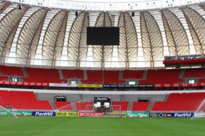 O Sport Club Internacional protocolou na última sexta-feira (16/3) junto ao Corpo de Bombeiros do Rio Grande do Sul o projeto de retirada das cadeiras da arquibancada inferior do setor sul do Estádio Beira-Rio, especificamente dos setores 108, 109, 110, 111 e 112 . O vice-presidente de relacionamento social Norberto Guimarães reforça que esta ação tem por objetivo atender a demanda dos sócios e torcedores por um local sem cadeiras.