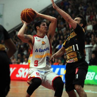  CAXIAS DO SUL, RS, BRASIL 25/03/2018Caxias Basquete x Campo Mourão, jogo válido pelo NBB 10 no ginásio do Vascão em Caxias do Sul. (Felipe Nyland/Agência RBS)