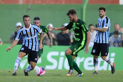  SANTA CRUZ DO SUL, RS, BRASIL - 25/03/2018 - Avenida enfrenta o Grêmio no estádio dos Eucaliptos. A partida foi válida pelo primeiro jogo da semifinal do Gauchão. (Lauro Alves/Agência RBS)