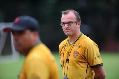  FARROUPILHA, RS, BRASIL 28/02/2018Brasil de Farroupilha treina antes da estréia na Divisão de Acesso do Campeonato Gaúcho de Futebol. Na foto: O Técnico Fernando Agostini. (Felipe Nyland/Agência RBS)