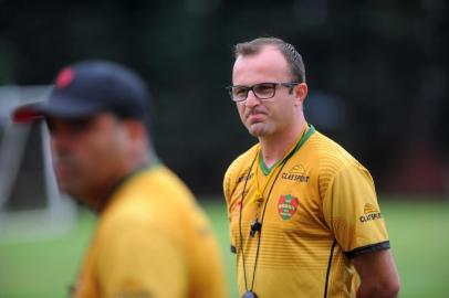  FARROUPILHA, RS, BRASIL 28/02/2018Brasil de Farroupilha treina antes da estréia na Divisão de Acesso do Campeonato Gaúcho de Futebol. Na foto: O Técnico Fernando Agostini. (Felipe Nyland/Agência RBS)