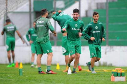  CAXIAS DO SUL, RS, BRASIL 26/03/2018Time do Juventude faz treino físico enquanto espera o inicio da série B do Campeonato Brasileiro de futebol. Na foto o atacante Guilherme Queiróz. (Felipe Nyland/Agência RBS)