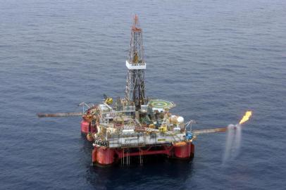 *** Rogerio da Silva - Petróleo 1 ***Visita a plataforma de petróleo SS-11 e navio petroleiro Avaré no campos de Coral e Estrela do mar a 180 km de navegantes no litoral Catarinense.